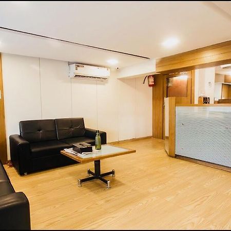 Qubestay Airport Capsule Hotel & Hostel Bombay Eksteriør billede