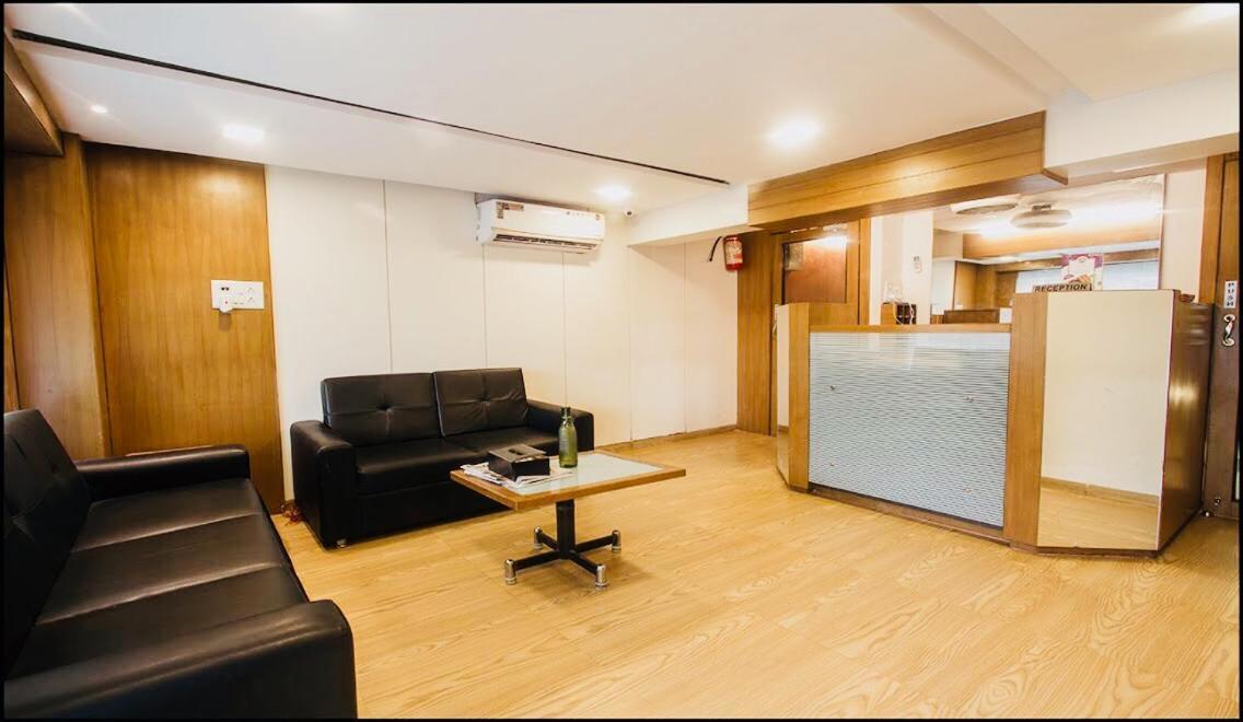 Qubestay Airport Capsule Hotel & Hostel Bombay Eksteriør billede