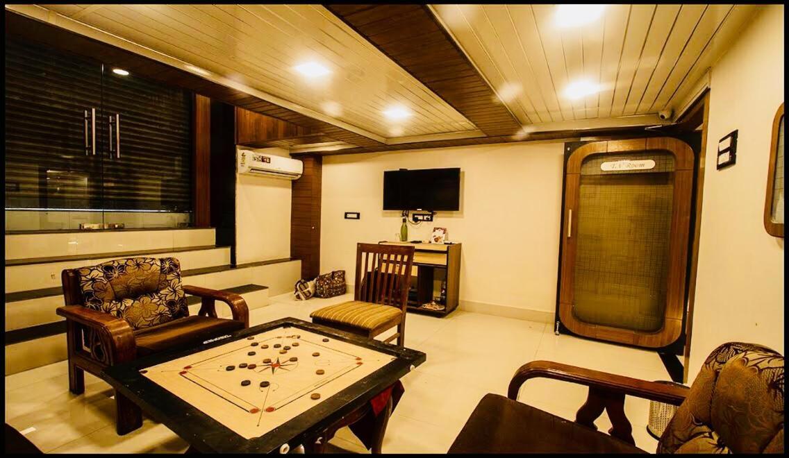Qubestay Airport Capsule Hotel & Hostel Bombay Eksteriør billede